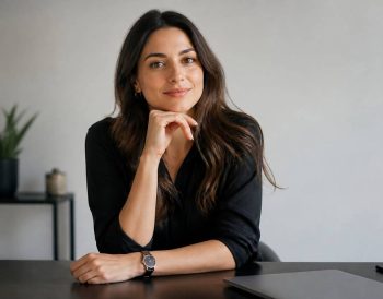 Pose photo professionnelle femme : idées pour un portrait élégant