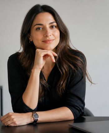 Pose photo professionnelle femme : idées pour un portrait élégant